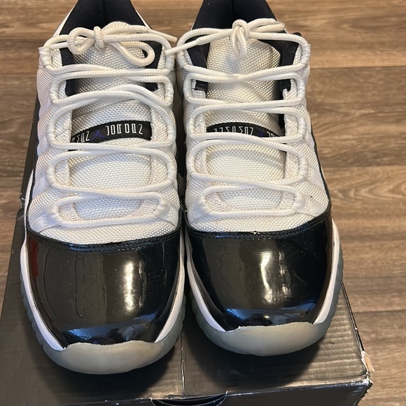 RETRO 11 LOW JORDANS - Picture 2 of 6